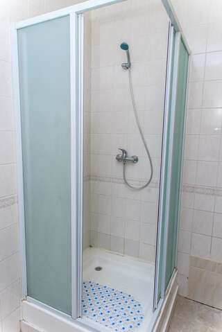 Хостелы BOTANIC GLOBUS HOSTEL Киев Кровать в общем номере для мужчин-2