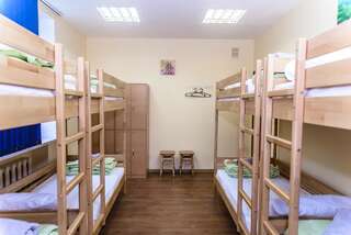 Хостелы BOTANIC GLOBUS HOSTEL Киев Спальное место на двухъярусной кровати в общем номере для мужчин-2