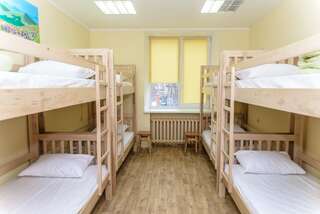Хостелы BOTANIC GLOBUS HOSTEL Киев Односпальная кровать в общем номере для женщин-3