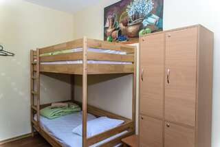 Хостелы BOTANIC GLOBUS HOSTEL Киев Кровать в общем 4-местном номере для мужчин и женщин-2
