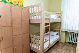 Хостелы BOTANIC GLOBUS HOSTEL Киев Кровать в общем номере для мужчин и женщин с 10 кроватями-2