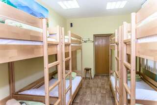 Хостелы BOTANIC GLOBUS HOSTEL Киев Кровать в общем 8-местном номере-2