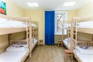 Хостелы BOTANIC GLOBUS HOSTEL Киев Кровать в общем 8-местном номере-3