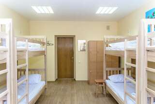 Хостелы BOTANIC GLOBUS HOSTEL Киев Кровать в общем номере для мужчин-1